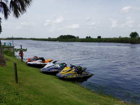 gators riverside grill